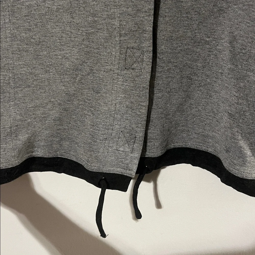 Staples gray with black detail lightweight jacket. Velcro closure. Pockets. - Picture 3 of 9